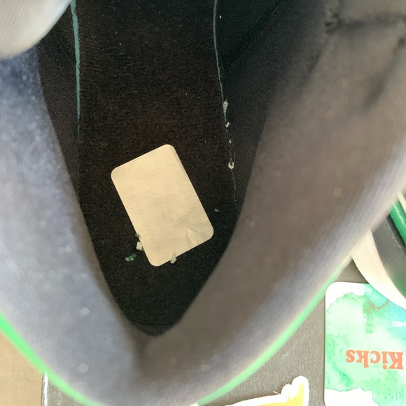 PRE-OWNED ‼️ Jordan 1 Mid GREEN TOE (Grade School) — 6Y (7.5W) - Picture 3 of 10